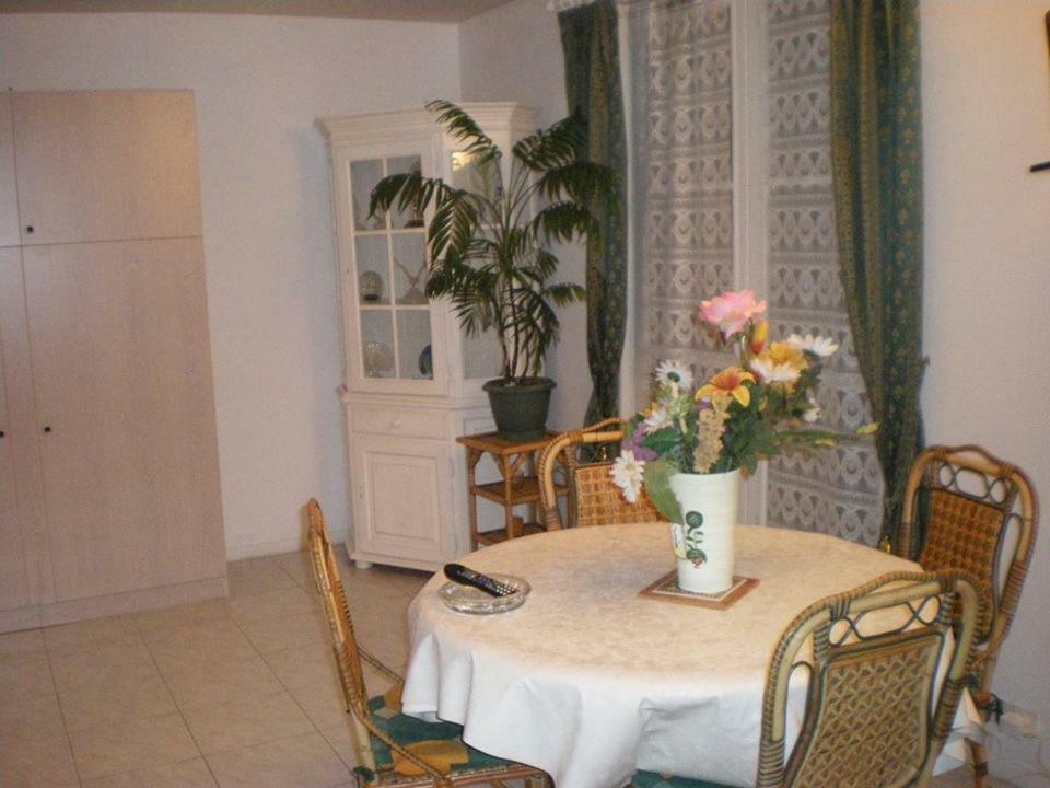 Les Fontaines Saint Leonard Apartment Honfleur Exterior photo